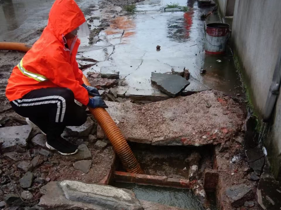 虎门镇专业清理污水池 炜誉市政以规范流程守护城市 “肠道”