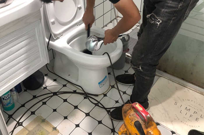 虎门镇马桶堵塞自己疏通还是找师傅?专业上门服务让你省时更省心